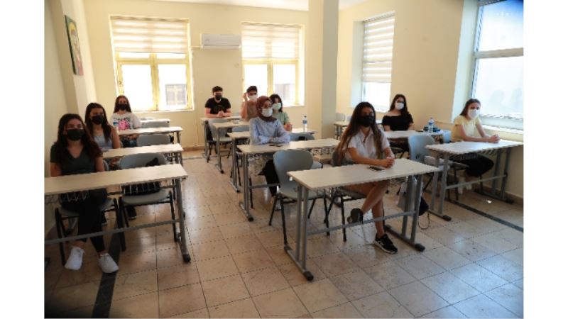 Üniversite sınavına girecek öğrencilere psikolojik destek