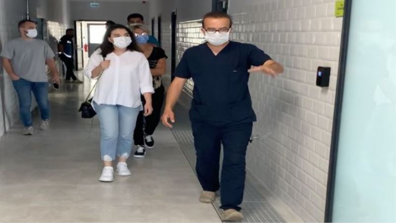 Ünlü sanatçı Nahide Babashlı Hayvan Hastanesini Ziyaret Etti