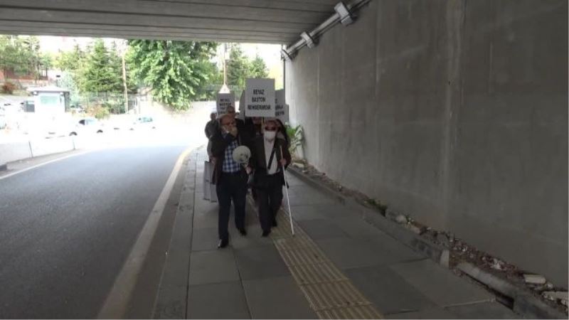 ALTINOKTA KÖRLER DERNEĞİ ÜYELERİ BEYAZ BASTONLARIYLA YÜRÜDÜ
