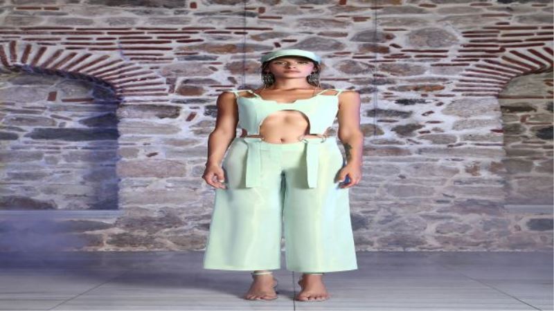 MERT ERKAN’DAN RÜYA GİBİ BİR MODA FİLMİ :ERİŞİM