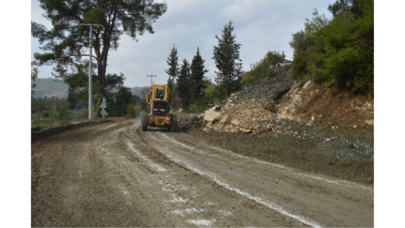 Selden etkilenen Serik yolları temizleniyor