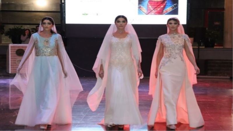 TAÇLI GÜZELLER EMELYA MODAEVİ ŞEHR-İ SULTAN DEFİLESİNDE PODYUMA ÇIKTI