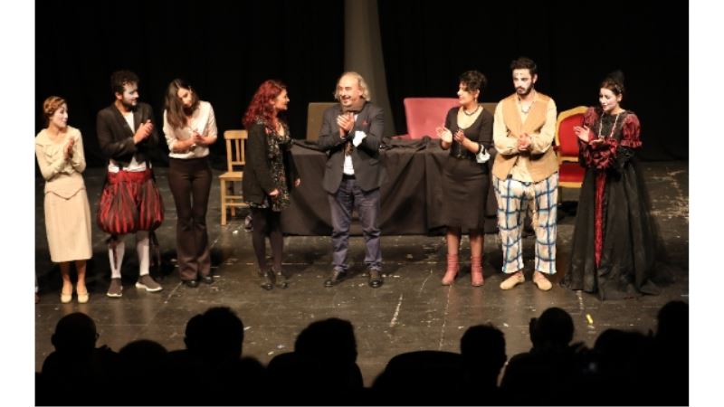Tiyatro öğrencilerinden muhteşem mezuniyet oyunu
