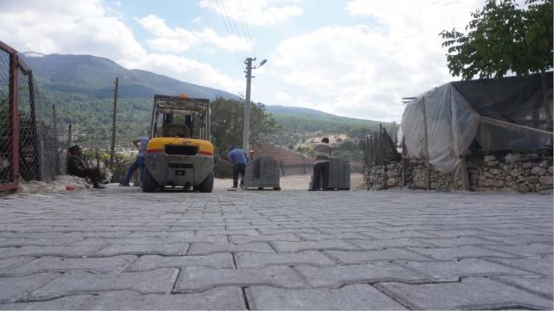 Yazır Mahallesi’nde Yol Yapım ve Onarım Çalışmaları Gerçekleştiriliyor