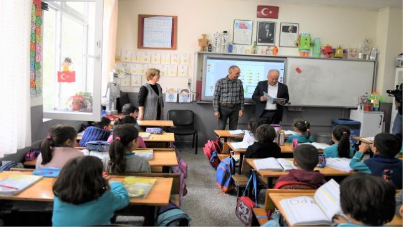 ŞAHİN ÇOCUKLARA KİTAP OKUDU